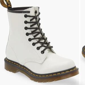 Dr Marten’s original 1460 white boots with original laces great condition size 8
